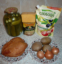 Салат с копченой курицей и шампиньонами