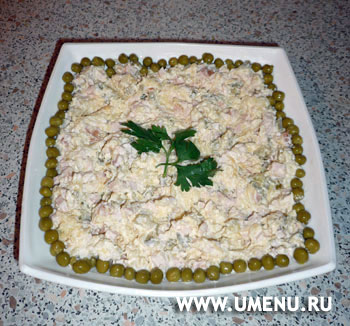 Салат с копченой курицей и шампиньонами
