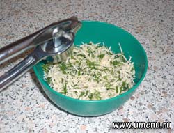 Свинина, фаршированная сыром и зеленью