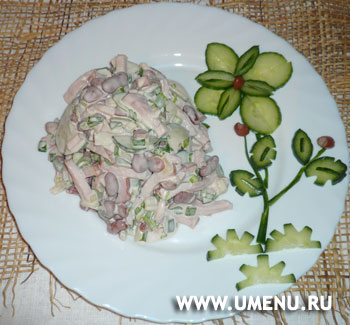 Салат из ветчины с фасолью