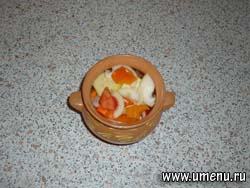 Горшочки с овощами и куриным филе