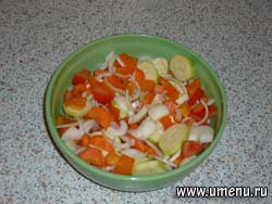 Горшочки с овощами и куриным филе