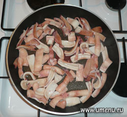 Кальмары жареные с чесноком
