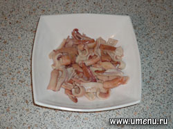 Кальмары жареные с чесноком